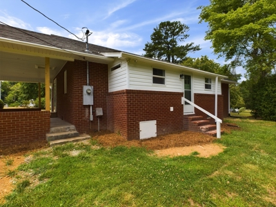 Completely renovated home in Lexington NC on +/- 1.13 Acres - image 3