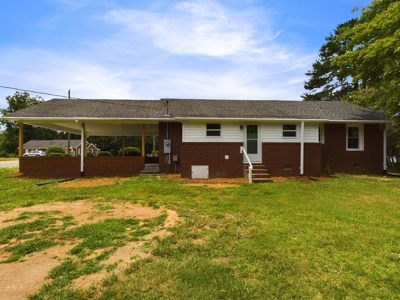 Completely renovated home in Lexington NC on +/- 1.13 Acres - image 4