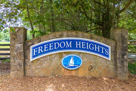 Beautiful 1.5 acre lot on Lake Hartwell with covered dock - image 3