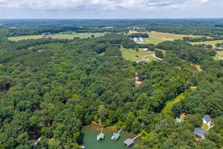 Beautiful 1.5 acre lot on Lake Hartwell with covered dock - image 20