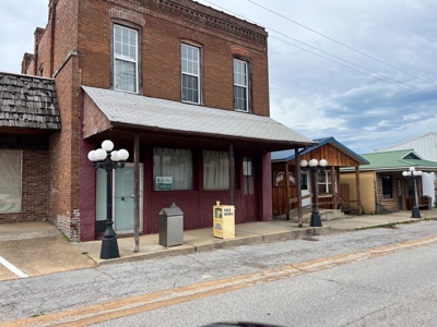 Commercial Building for Sale on Main Street, Mammoth Spring - image 2