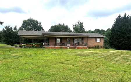 Home in Alexander County on +/- 31.26 Acres - image 1
