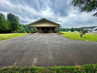 Home in Alexander County on +/- 31.26 Acres - image 4