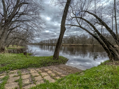 River Front Cabin on 67 acres discovered - image 35