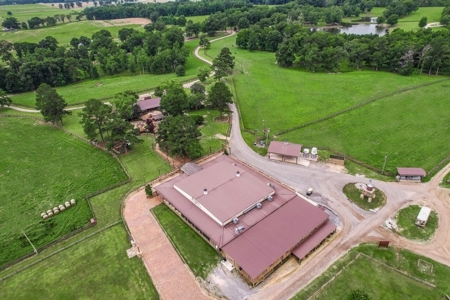 Running Creek Ranch - A Premier Equestrian and Sporting Retreat - image 3