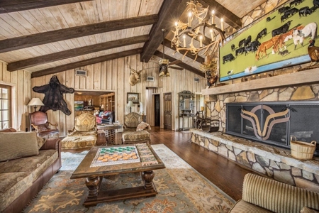 Running Creek Ranch - A Premier Equestrian and Sporting Retreat - image 7