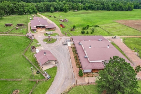 Running Creek Ranch - A Premier Equestrian and Sporting Retreat - image 2