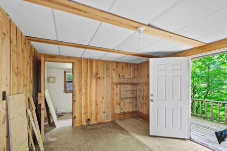 Two homes and three cabins on live year round creek in Shady - image 24