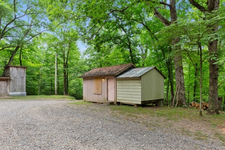 Two homes and three cabins on live year round creek in Shady - image 21