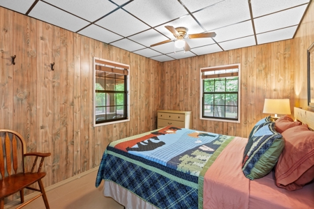 Two homes and three cabins on live year round creek in Shady - image 38