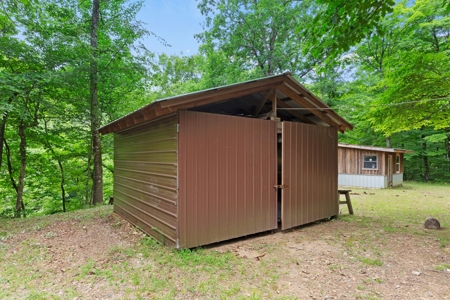 Two homes and three cabins on live year round creek in Shady - image 28