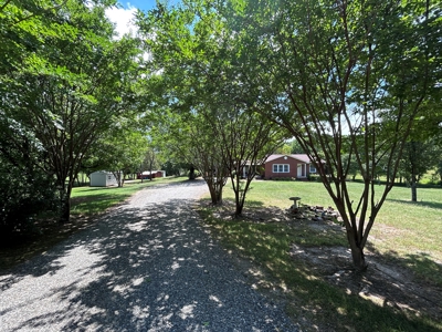 Brick Ranch on 5+/- acres in Alexander County NC - image 3