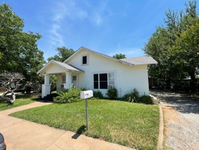 County Home In Town For Sale In Seymour, Texas - image 12
