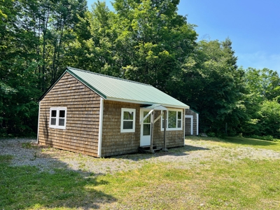 Maine Off-grid Retreat - image 7