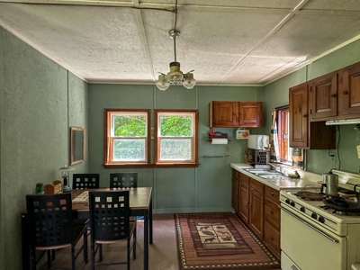 Maine Off-grid Retreat - image 11