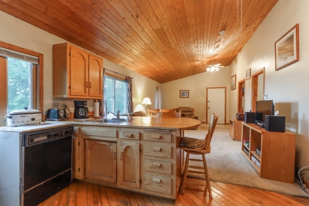 Country Home in Scandinavia, WI for Online AUCTION - image 7