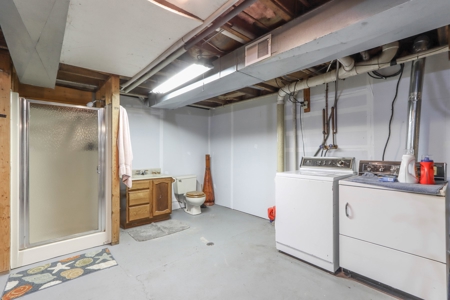 Country Home in Scandinavia, WI for Online AUCTION - image 18
