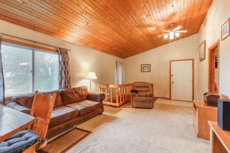 Country Home in Scandinavia, WI for Online AUCTION - image 6