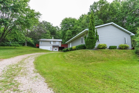 Country Home in Scandinavia, WI for Online AUCTION - image 29