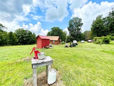 Cedar Sided home on 5 ac for sale Viola, AR - image 11
