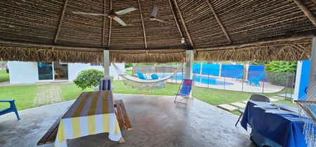 House with Pool just 1 minute walk from the beach - image 13
