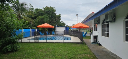 House with Pool just 1 minute walk from the beach - image 5