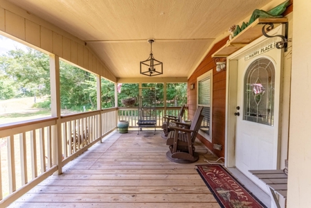 Country Home and Acreage with Live Water in Marion County - image 6