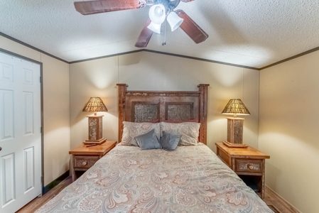 Country Home and Acreage with Live Water in Marion County - image 12