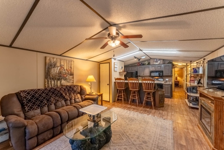 Country Home and Acreage with Live Water in Marion County - image 7