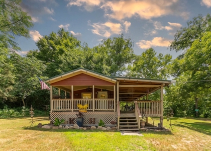Country Home and Acreage with Live Water in Marion County - image 2