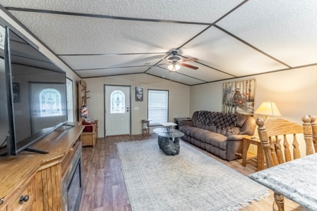 Country Home and Acreage with Live Water in Marion County - image 15