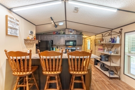 Country Home and Acreage with Live Water in Marion County - image 8