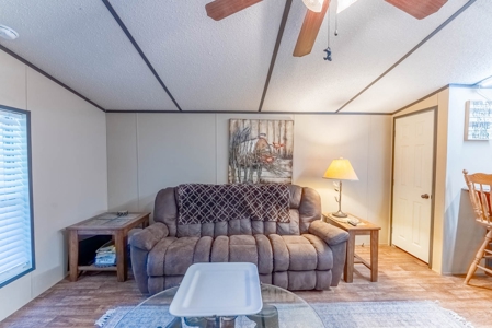 Country Home and Acreage with Live Water in Marion County - image 16