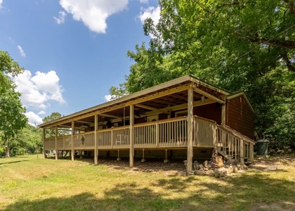 Country Home and Acreage with Live Water in Marion County - image 4