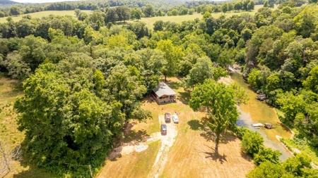 Country Home and Acreage with Live Water in Marion County - image 30