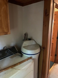 Private Home with Excellent access - image 12