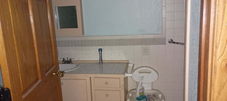Private Home with Excellent access - image 44