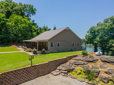 Private Waterfront Retreat On Tn River, 2 Homes, Boat Ramp - image 3