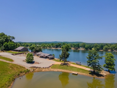 Private Waterfront Retreat On Tn River, 2 Homes, Boat Ramp - image 2
