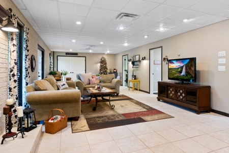 Country Home in Burkesville, Kentucky - image 35