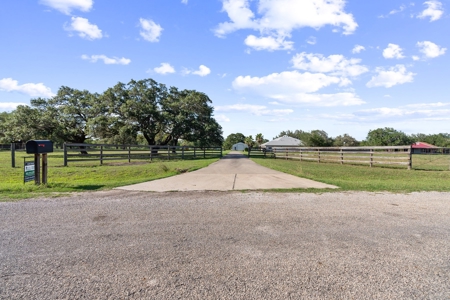 Well Built Country Home on 10 Acres- Bee County - image 2