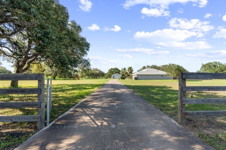 Well Built Country Home on 10 Acres- Bee County - image 1