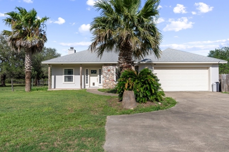 Well Built Country Home on 10 Acres- Bee County - image 3