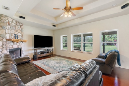 Well Built Country Home on 10 Acres- Bee County - image 34