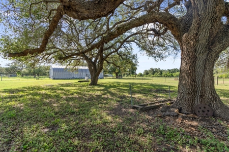 Well Built Country Home on 10 Acres- Bee County - image 8