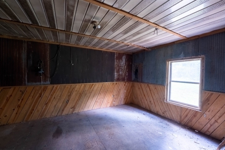 Country Home and 5 +/- Acres in Doniphan Missouri - image 17
