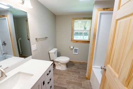 Country Home and 5 +/- Acres in Doniphan Missouri - image 11
