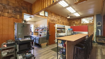 Helmer Store and Cafe - image 5