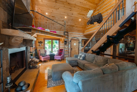 Stunning Lakefront Log Home for Sale in NC - image 4