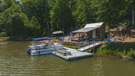 Stunning Lakefront Log Home for Sale in NC - image 30
